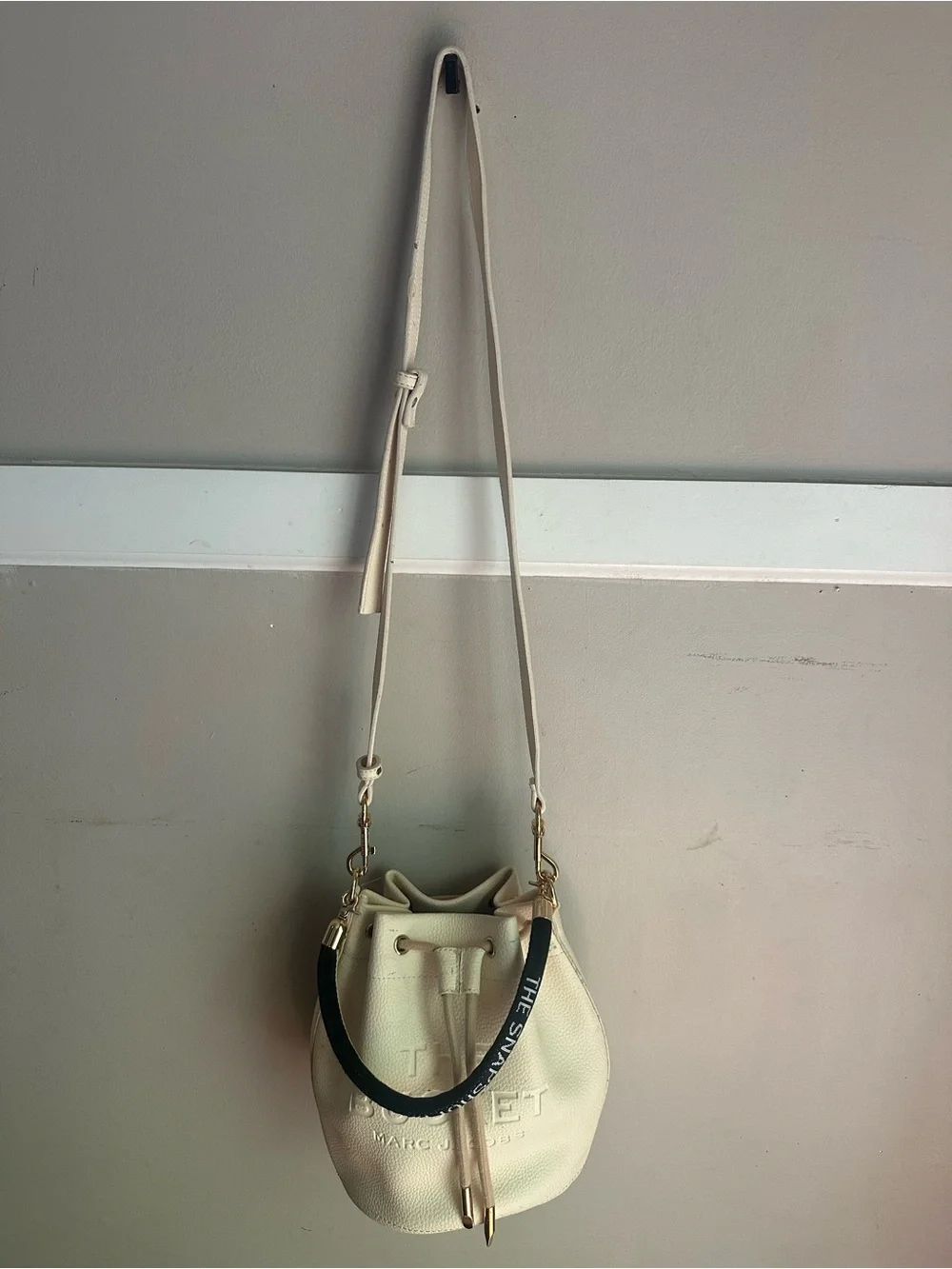 MARC JACOBS The Bucket White Leather Drawstring Shoulder Bag Authentic